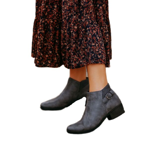 NEW Baretraps Ankle Boots Booties 9.5 M Grey Faux Vegan Leather Shoes Low Heel - Picture 1 of 12